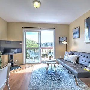 Hosteeva Modern Lake Union View Apt W Balcony Apartment